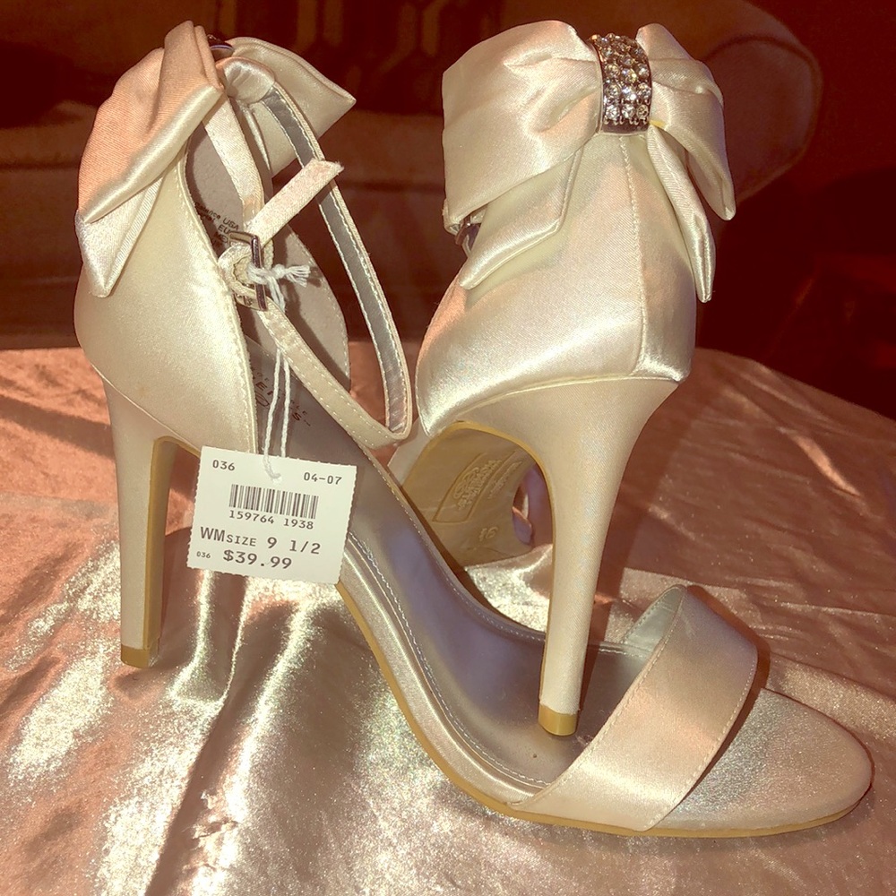 Beautiful White Formal Heels (Brand NEW) size 9.5